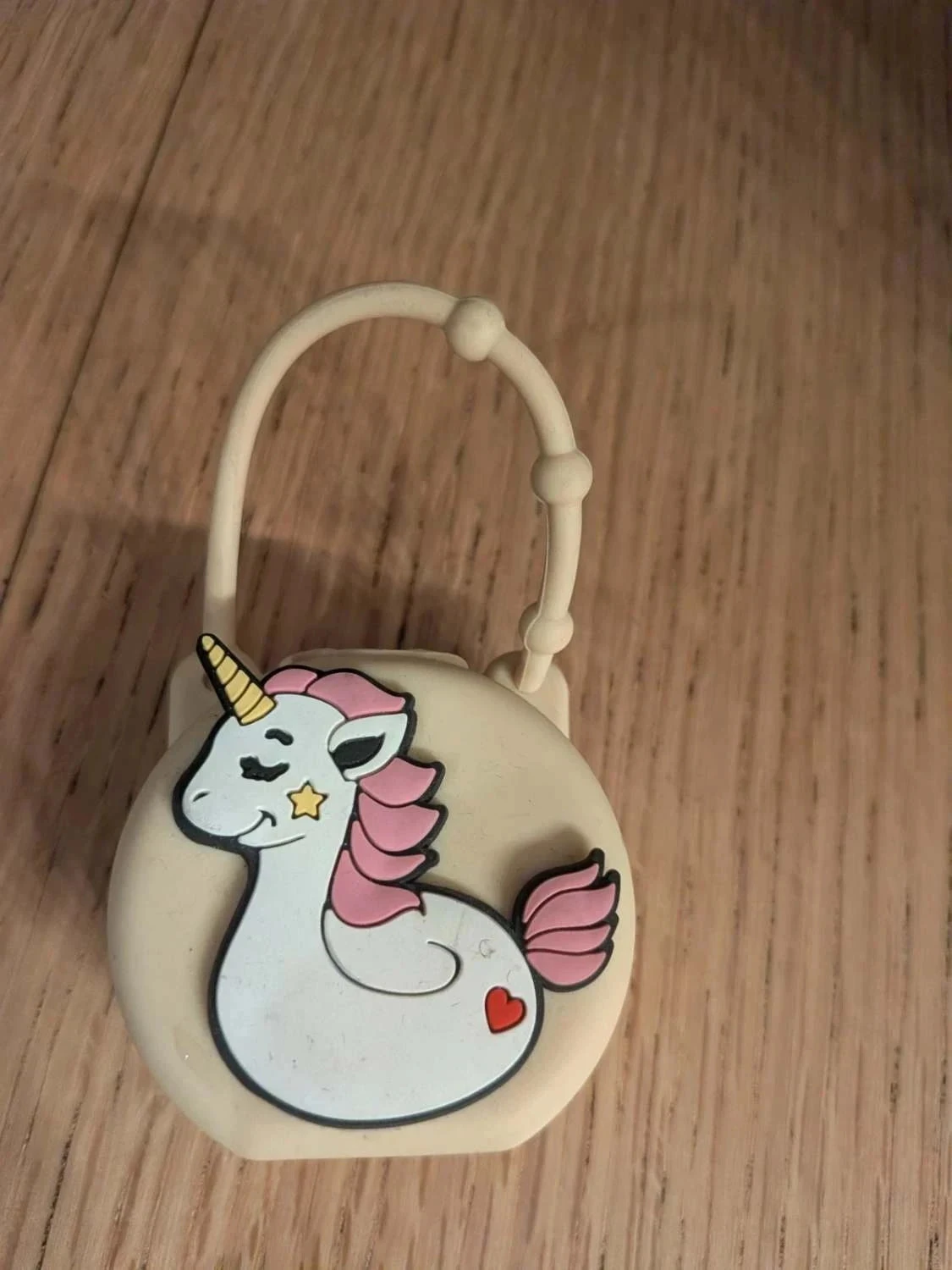 Petit sac à liquides licorne . 6 cm